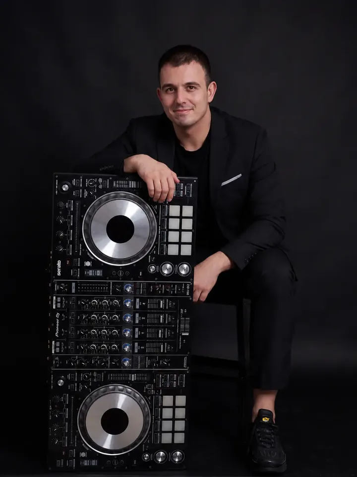 DJ Ivaka зад пулта